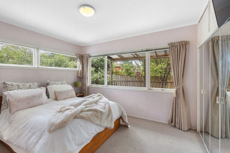 Photo of property in 35 Lyndhurst Road, Te Atatu South, Auckland, 0610
