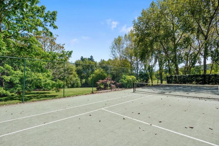 Photo of property in 44 Hardens Lane, Paremoremo, Auckland, 0632