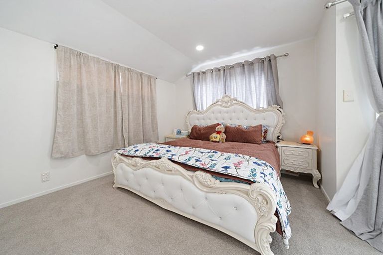 Photo of property in 4 San Ambrosio Rise, Henderson, Auckland, 0612