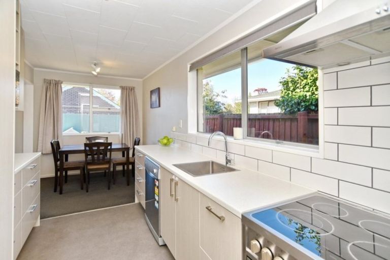 Photo of property in 10 Salford Avenue, Redwood, Christchurch, 8051