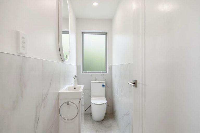 Photo of property in 26e Trojan Crescent, New Lynn, Auckland, 0600