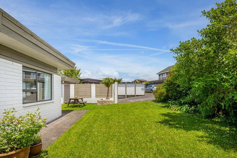 Photo of property in 1/262 Don Buck Road, Massey, Auckland, 0614