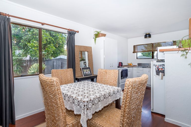 Photo of property in 17a Lyn Grove, Papamoa Beach, Papamoa, 3118
