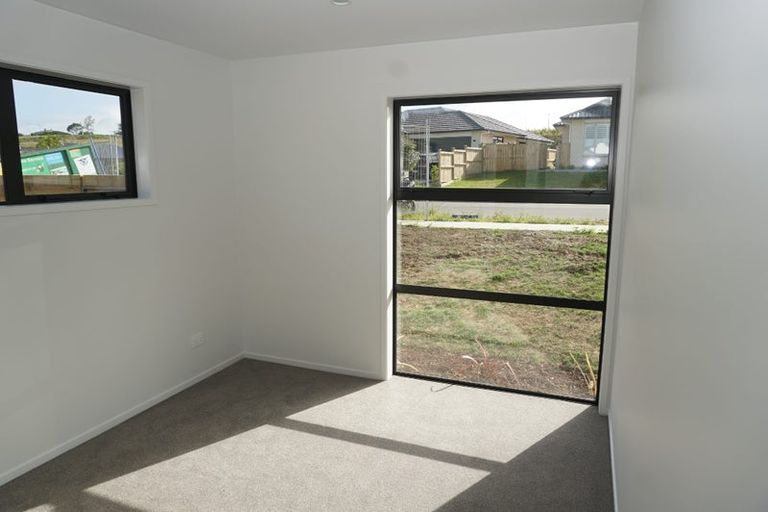 Photo of property in 24 Pakaraka Drive, Papakura, 2110