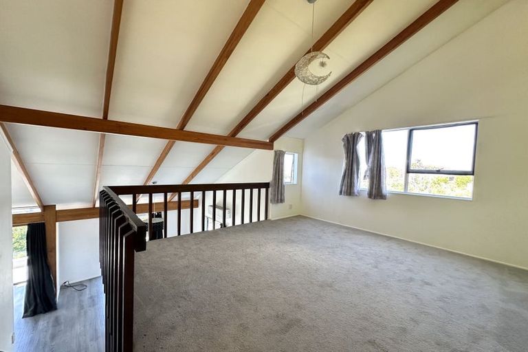 Photo of property in 195 West Harbour Drive, West Harbour, Auckland, 0618