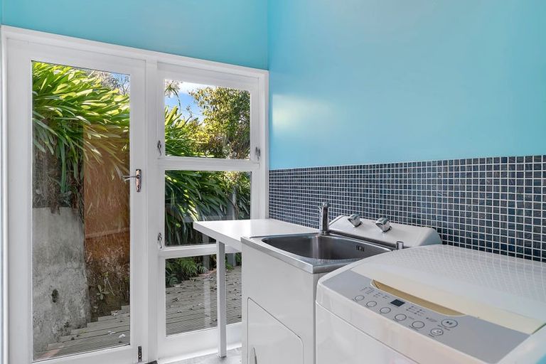 Photo of property in 19 Milton Terrace, Picton, 7220