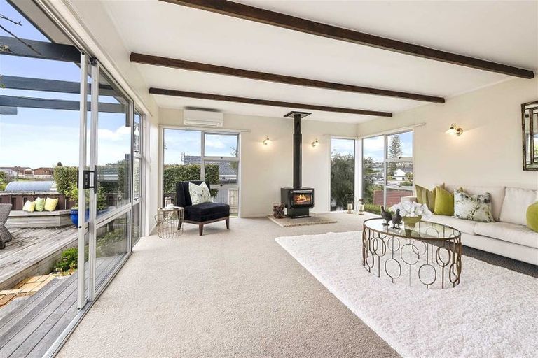 Photo of property in 12 Prestige Place, Castor Bay, Auckland, 0620