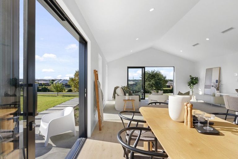 Photo of property in 14 Village Green Drive, Huntingdon, 7774