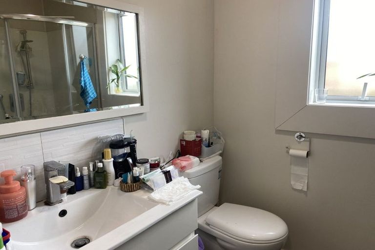 Photo of property in 16 Peer Street, Upper Riccarton, Christchurch, 8041