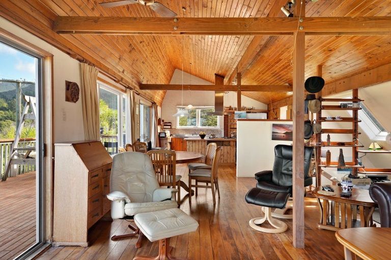 Photo of property in 17 Tawhiti Street, Tokomaru Bay, 4079