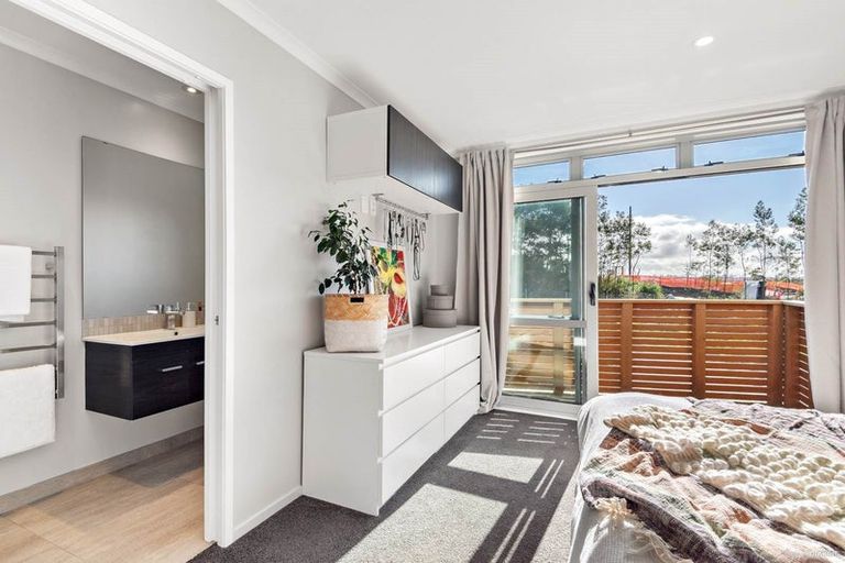 Photo of property in 22 Teal Way, Hobsonville, Auckland, 0616