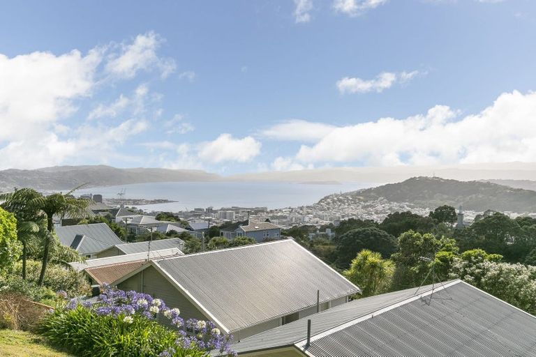 Photo of property in 82 Mitchell Street, Brooklyn, Wellington, 6021