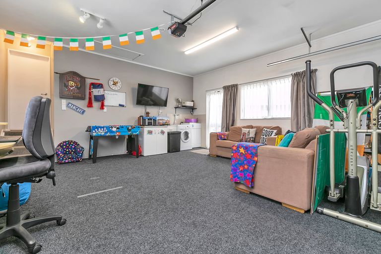 Photo of property in 38 Sailfish Drive, West Harbour, Auckland, 0618
