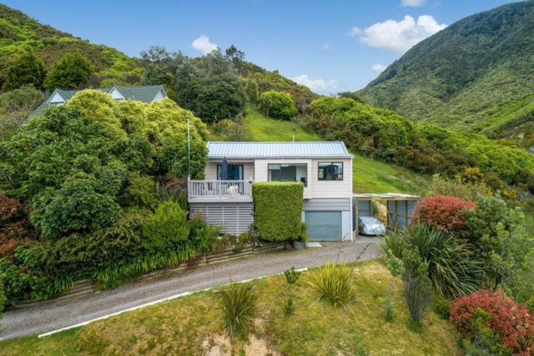Photo of property in 18 Webster Place, Picton, 7220