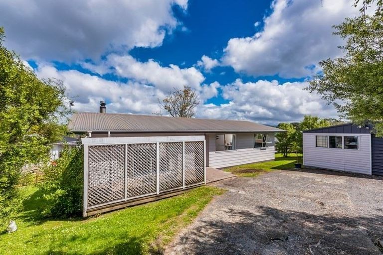Photo of property in 21 Donovan Avenue, Massey, Auckland, 0614