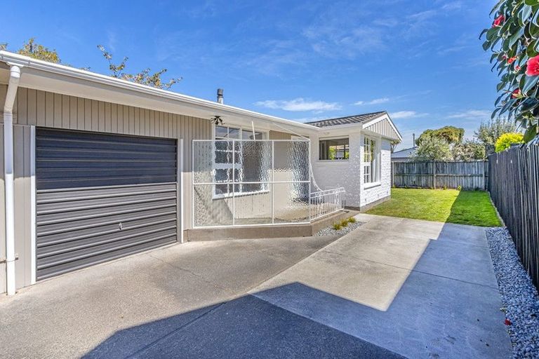 Photo of property in 2/42 Prossers Road, Saint Martins, Christchurch, 8022