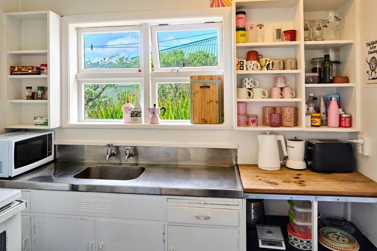 Photo of property in 10 Travancore Street, Island Bay, Wellington, 6023