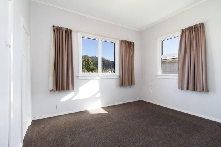 Photo of property in 11 Cochrane Street, Fairy Springs, Rotorua, 3015
