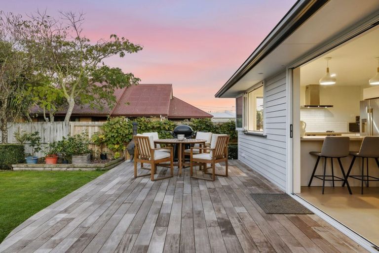 Photo of property in 174 Langdons Road, Northcote, Christchurch, 8052