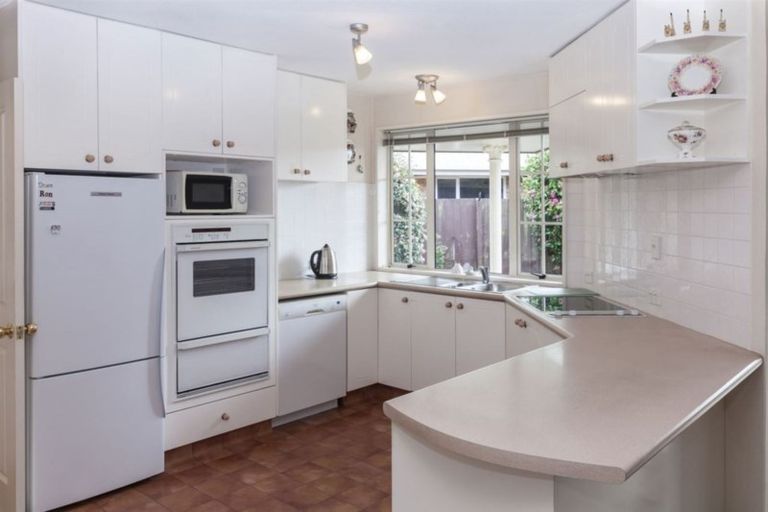 Photo of property in 8 Wiltshire Mews, Avonhead, Christchurch, 8042