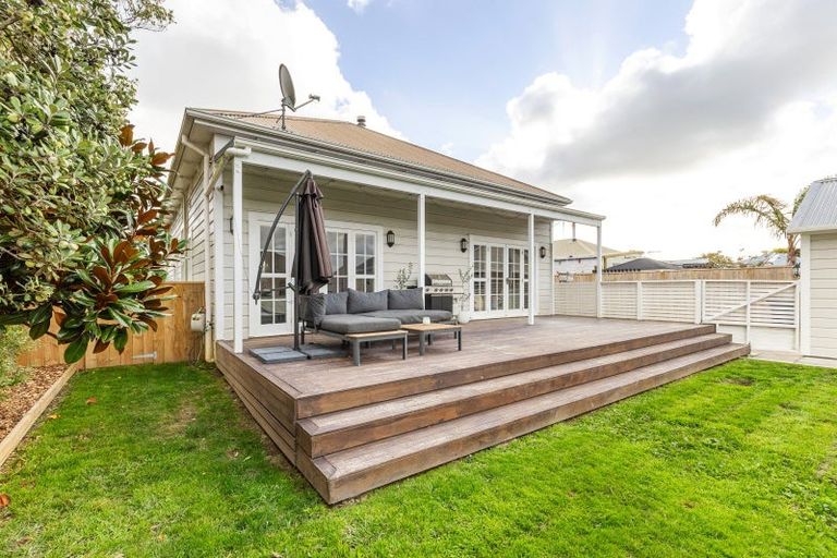 Photo of property in 17 Perrin Place, Kelvin Grove, Palmerston North, 4414
