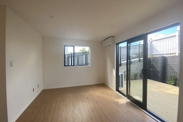 Photo of property in 37a Allington Road, Massey, Auckland, 0614