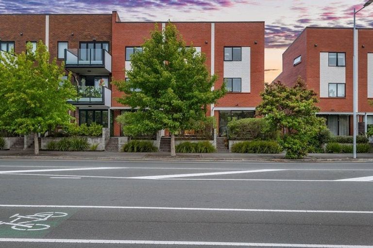 Photo of property in 6/89 Hobsonville Point Road, Hobsonville, Auckland, 0616