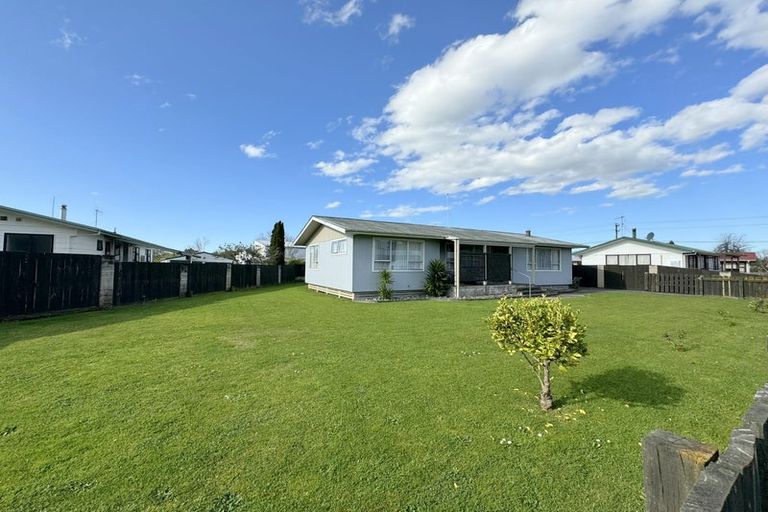 Photo of property in 3 Latham Stubbs Crescent, Waipawa, 4210