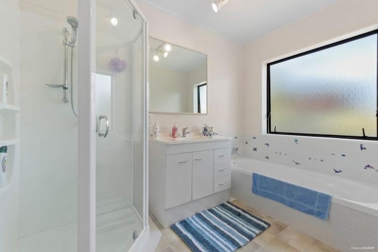Photo of property in 9 Milan Drive, Glen Eden, Auckland, 0602