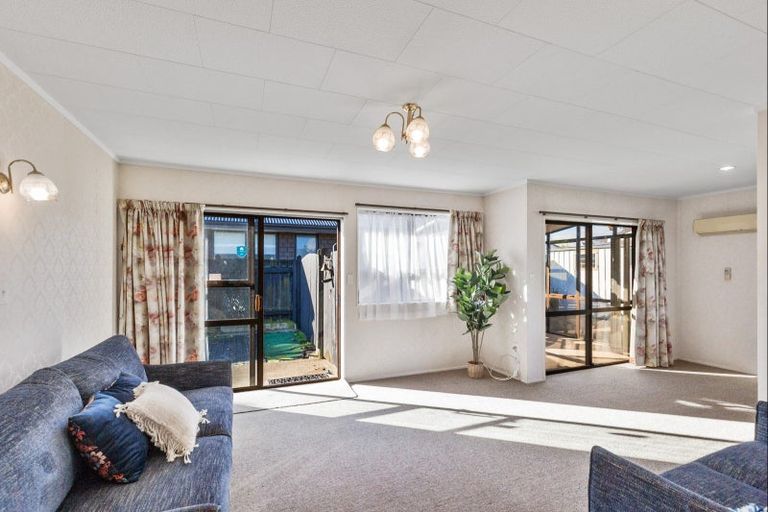 Photo of property in 112a Winchester Street, Levin, 5510