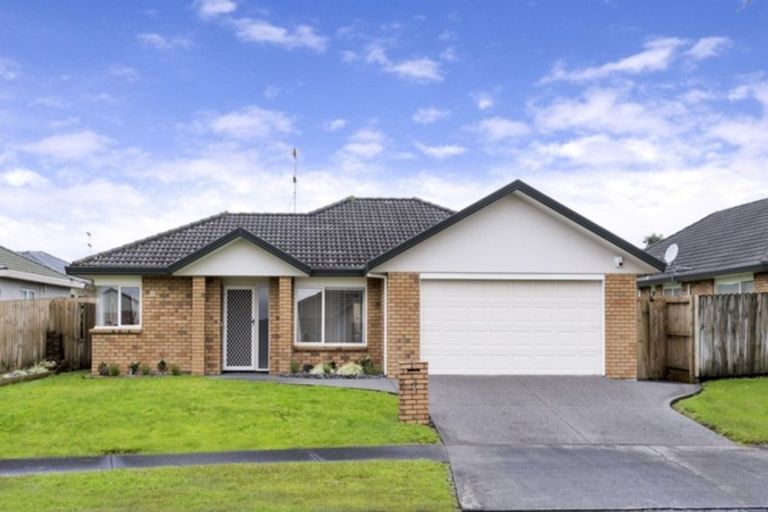 Photo of property in 3 Millisle Place, East Tamaki Heights, Auckland, 2016