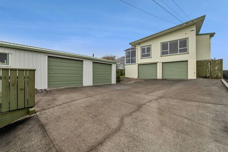 Photo of property in 111 Pioneer Road, Moturoa, New Plymouth, 4310