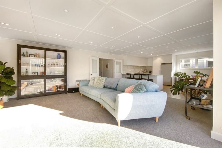 Photo of property in 81 Endeavour Street, Lyall Bay, Wellington, 6022