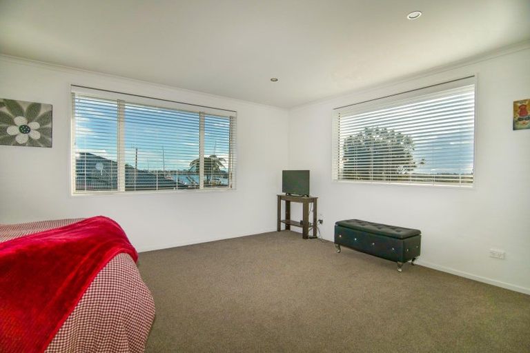 Photo of property in 3 Gladstone Street, Westport, 7825