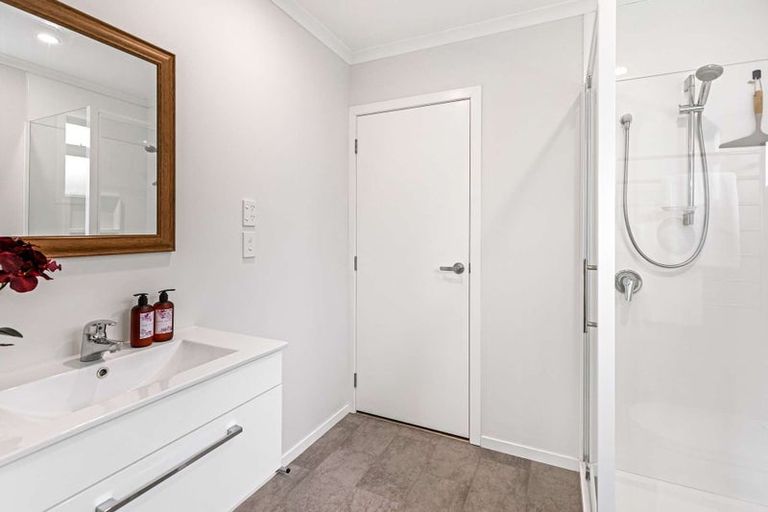 Photo of property in 24 Rangitira Avenue, Palmerston North, 4414