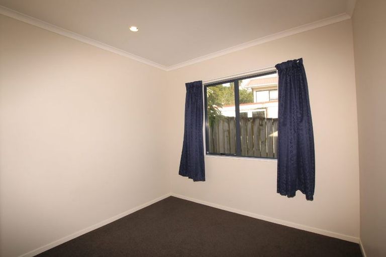 Photo of property in 17 Maywood Crescent, Glen Eden, Auckland, 0602