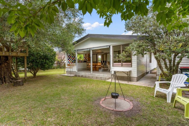 Photo of property in 218 Patuwai Drive, Whangamata, 3620
