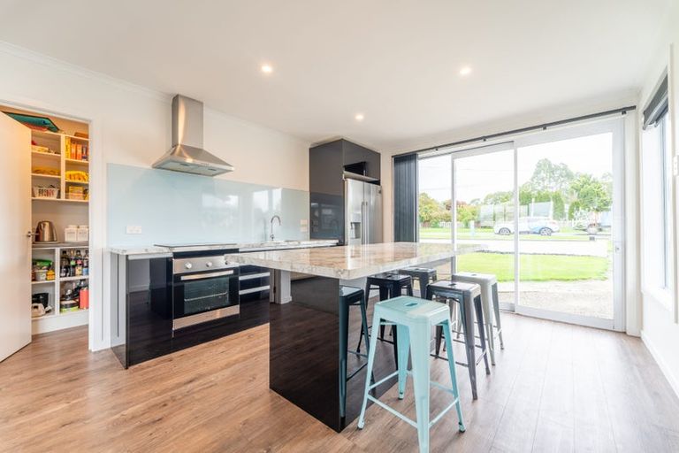 Photo of property in 21 Weston Road, Holmes Hill, Oamaru, 9401