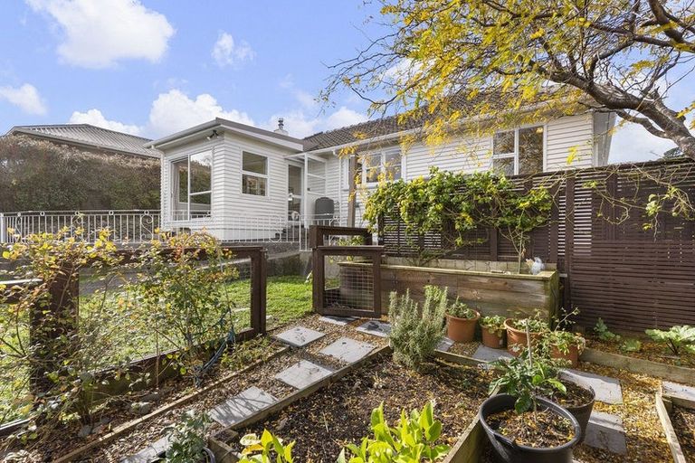 Photo of property in 21 Cecil Road, Tawa, Wellington, 5028