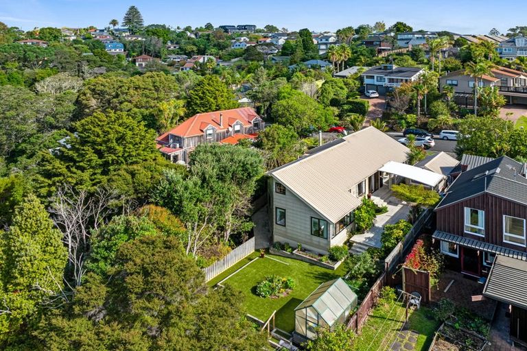 Photo of property in 20 Miraka Place, Birkenhead, Auckland, 0626