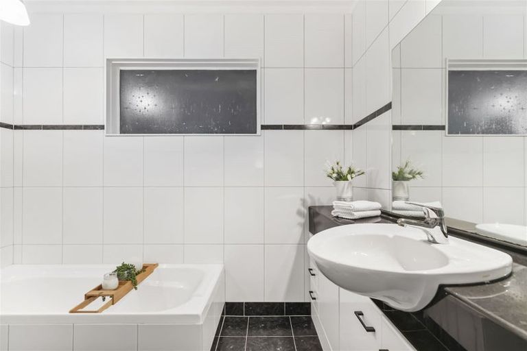 Photo of property in 39 Lonely Track Road, Fairview Heights, Auckland, 0632