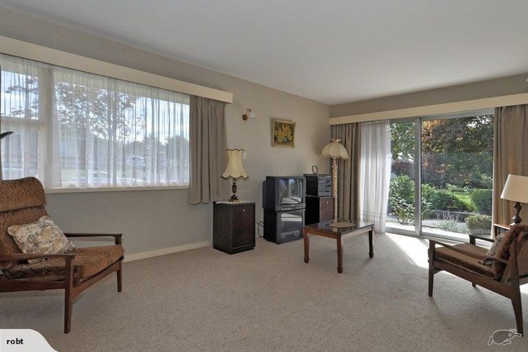Photo of property in 7 Camberwell Place, Avonhead, Christchurch, 8042