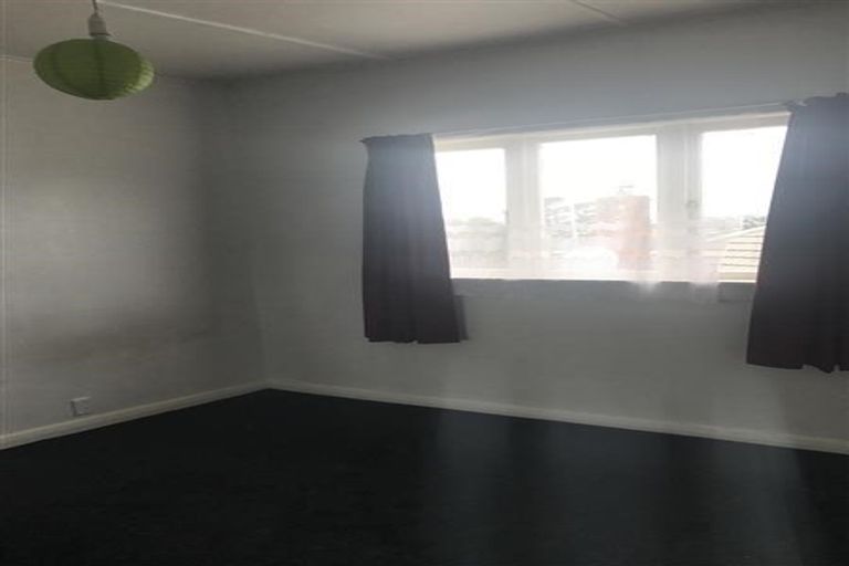 Photo of property in 72 Don Buck Road, Massey, Auckland, 0614