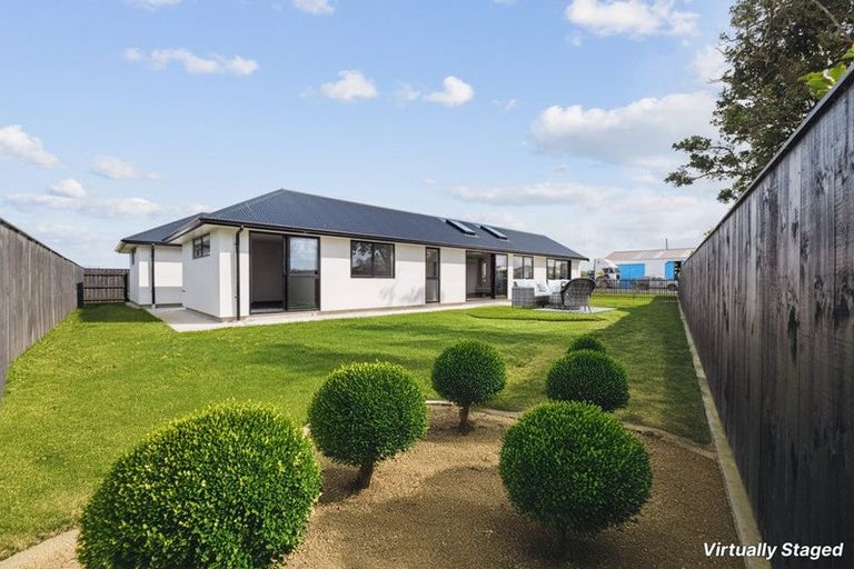 Photo of property in 74 Turuturu Road, Hawera, 4674