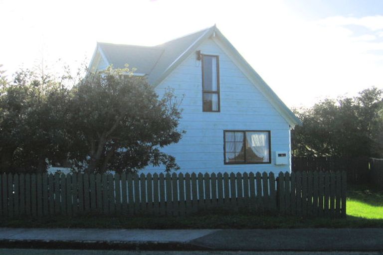 Photo of property in 1 Konini Crescent, Waikanae Beach, Waikanae, 5036