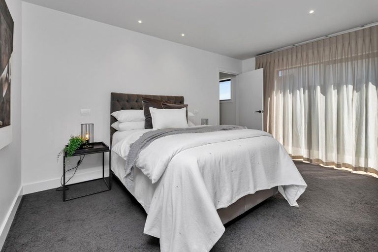 Photo of property in 25 Waitemata Drive, One Tree Point, 0118