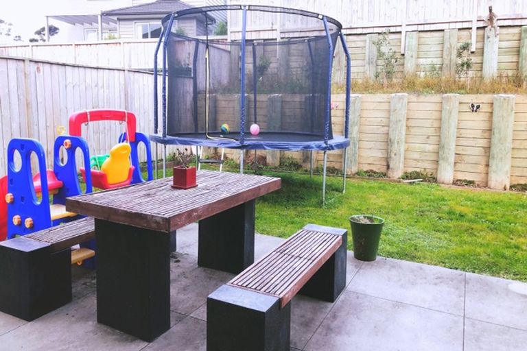 Photo of property in 68 Mackay Drive, Greenhithe, Auckland, 0632