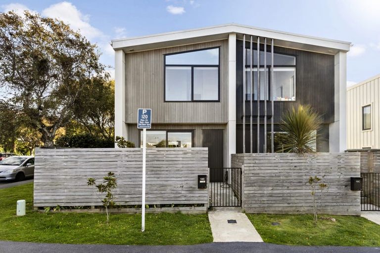 Photo of property in 10d Beauchamp Street, Karori, Wellington, 6012