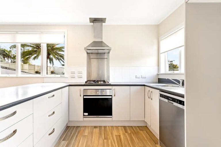 Photo of property in 16 Saffron Street, Birkdale, Auckland, 0626