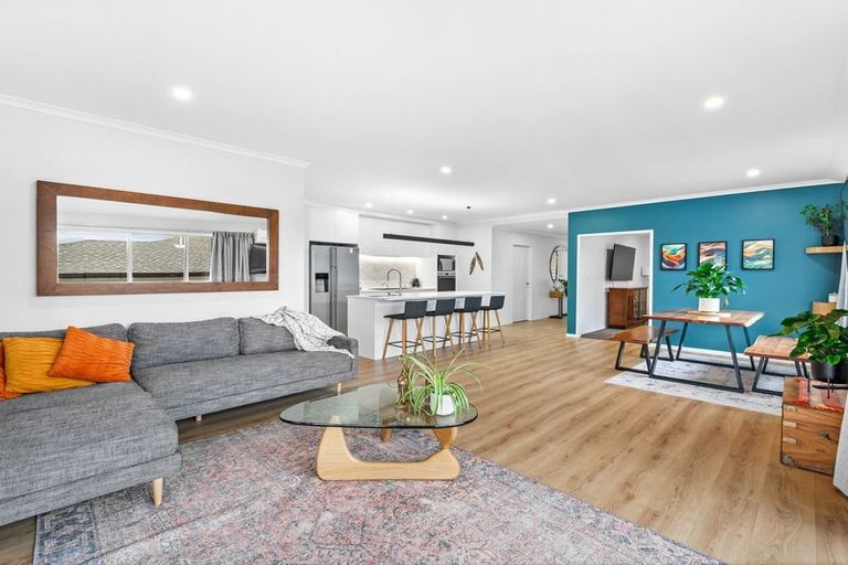 Photo of property in 37 Josh Road, Huapai, Kumeu, 0810